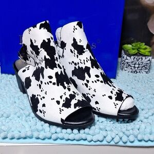 Pierre Dumas adorable black/white  clogs. Worn 2 times. Size 8 1/2